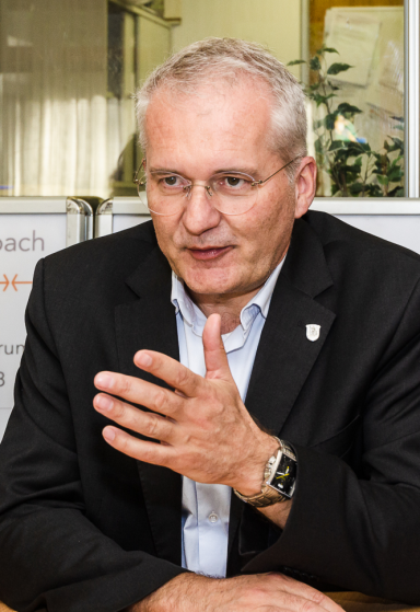 Bürgermeister Andreas Weiher beim Pressetermin. Foto: © Klaus Leitzbach / BildR98
